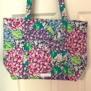 Vera Bradley Happy Hydrangeas small Vera tote EUC with free glasses case